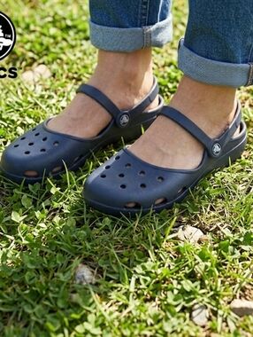 CROCS Karin  Black  Mary Jane-Style Slip On  Clog New